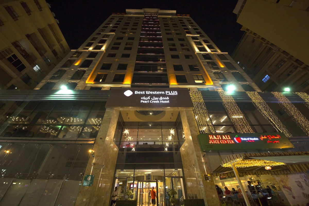 نمای بیرونی ساختمان هتل بست وسترن پلاس پریل کریک